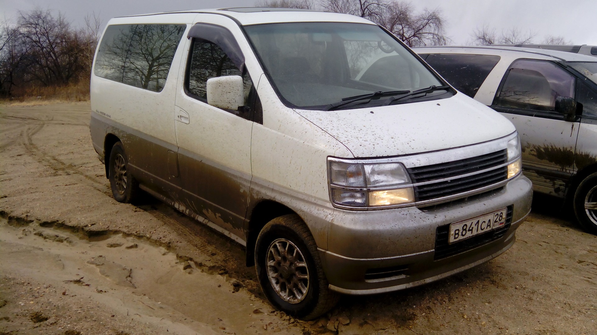 Nissan Elgrand 2013