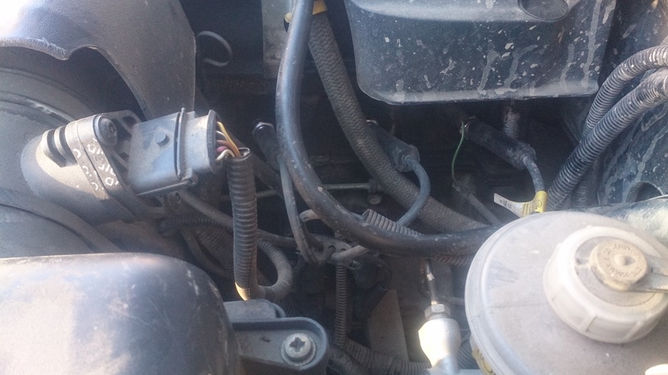 Катушка зажигания и свечи . — Chevrolet Niva (1G), 1,7 л, 2011 года ...