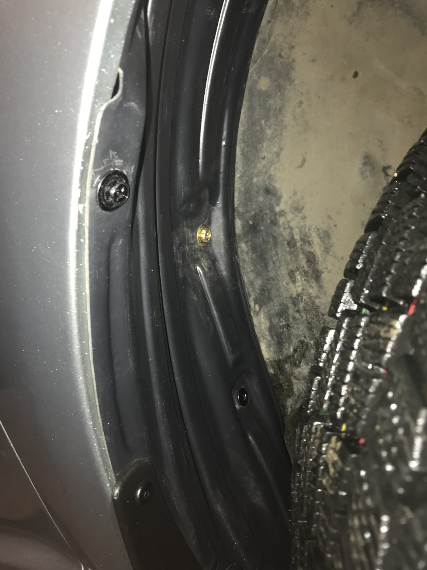 Подкрылок и брызговики — Toyota Avensis II, 1,8 л, 2008 года ...