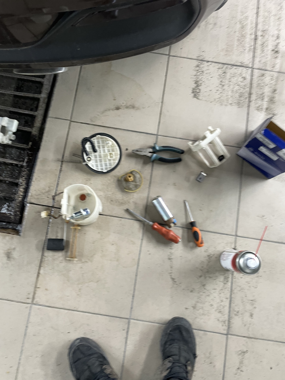 Замена фильтра в бензобаке — KIA Ceed (2G), 1,4 л, 2014 года | плановое ...