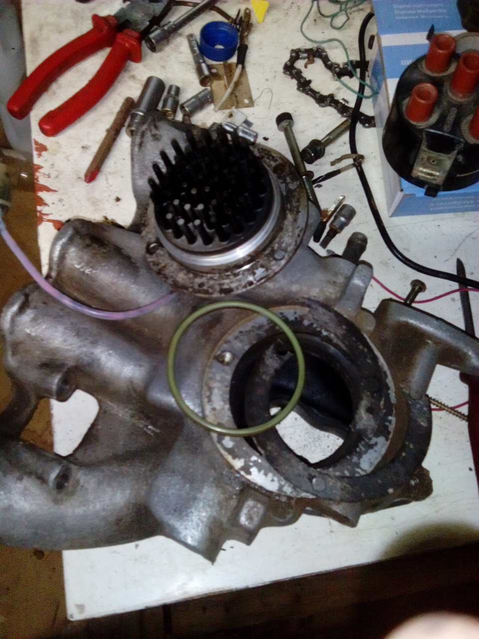 Устранил подсос впускного коллектора. — Audi 80 (B3), 1,8 л, 1987 года ...