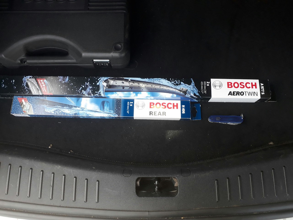 Дворники и их поводки — Ford Focus Hatchback II, 1,6 л, 2011 года ...