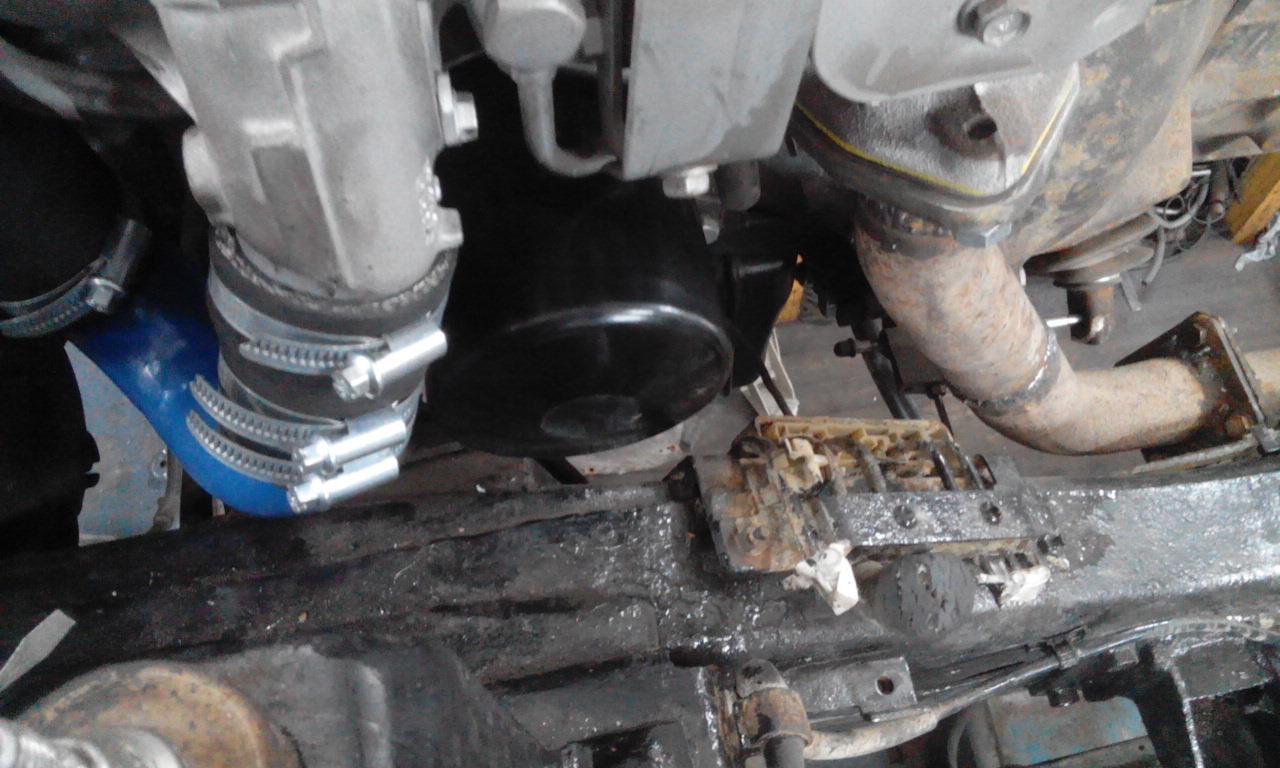 Корпус масляного фильтра NISSAN CABSTAR (Ниссан Кабстар) F24, дв.ZD30DDTI, ориги