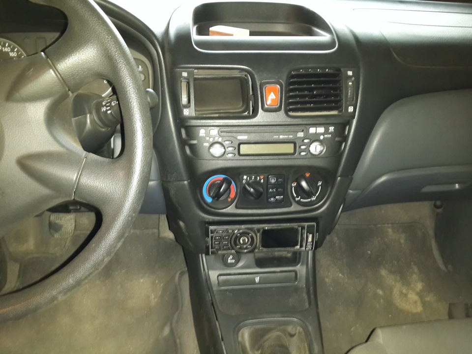 Как снимается магнитола! — Nissan Almera II (N16), 1,5 л, 2005 года ...