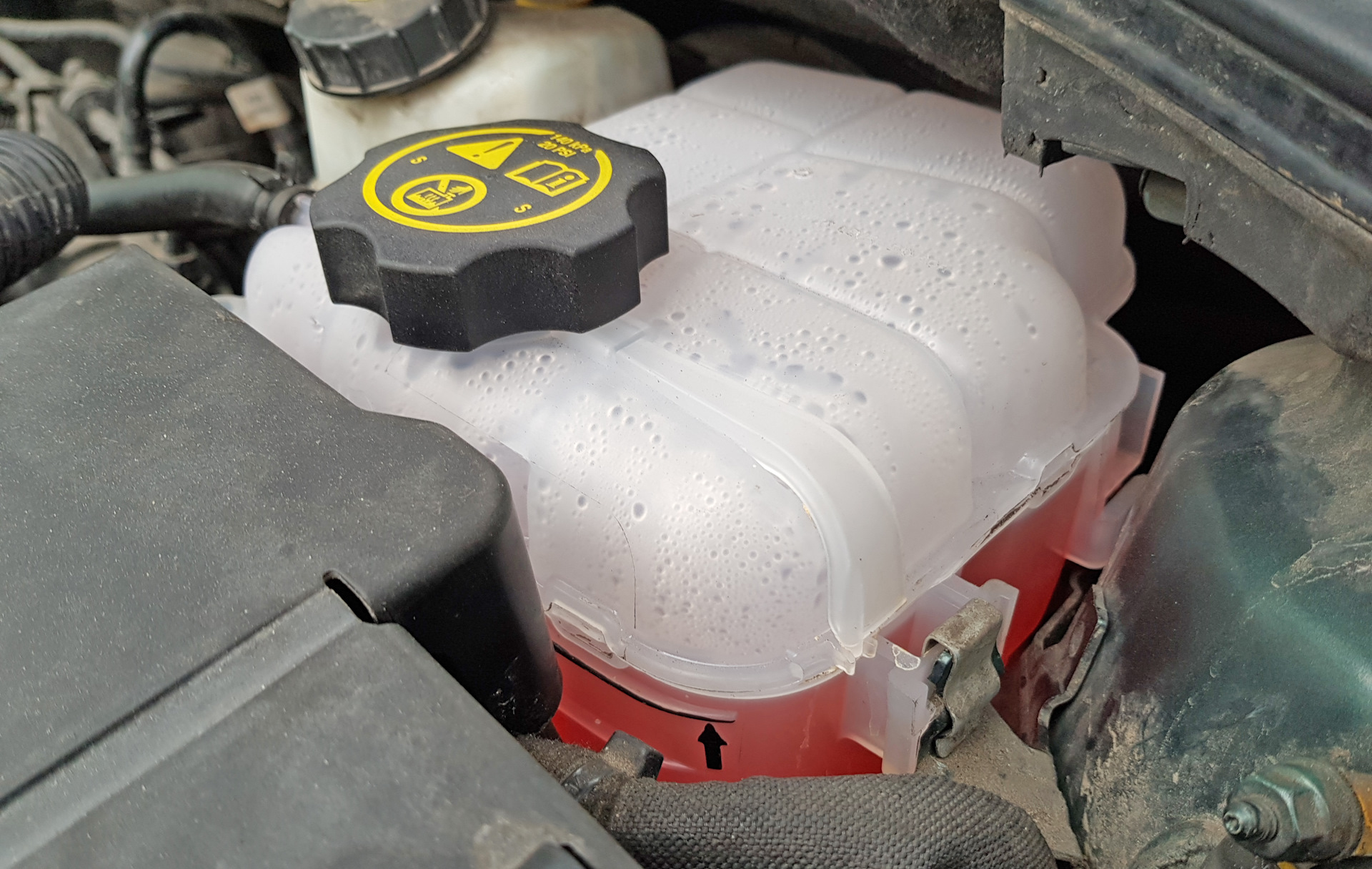 Ож гов. Opel Astra j бачок охлаждающей жидкости. Расширительный бачок жидкости rav4.
