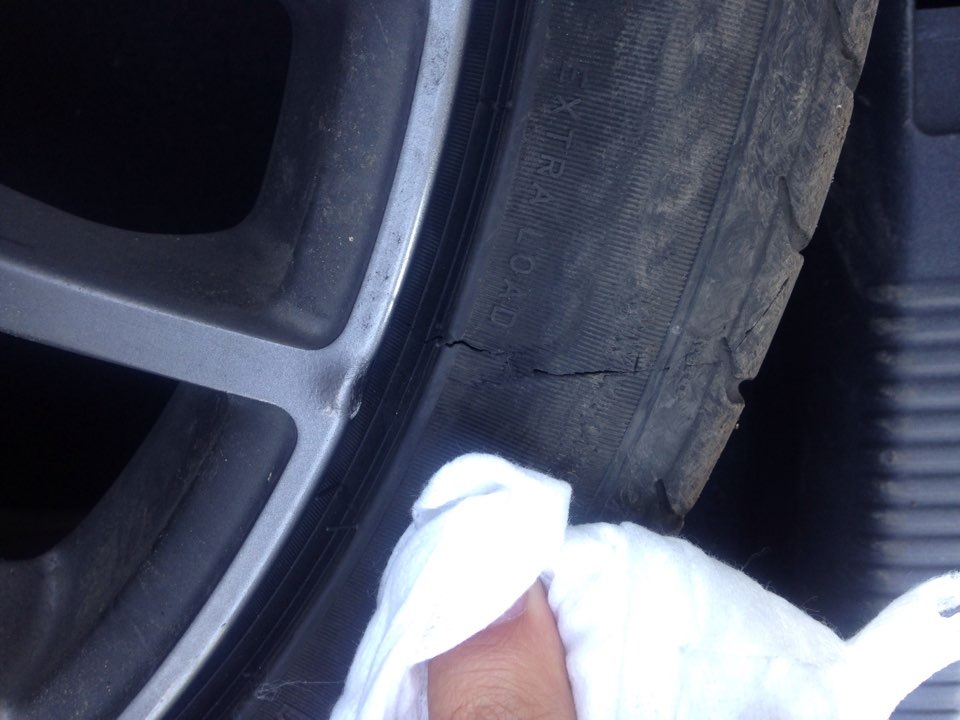 Спасибо дорожникам за порванную шину и погнутый диск — Audi A5 (1G), 2 ...