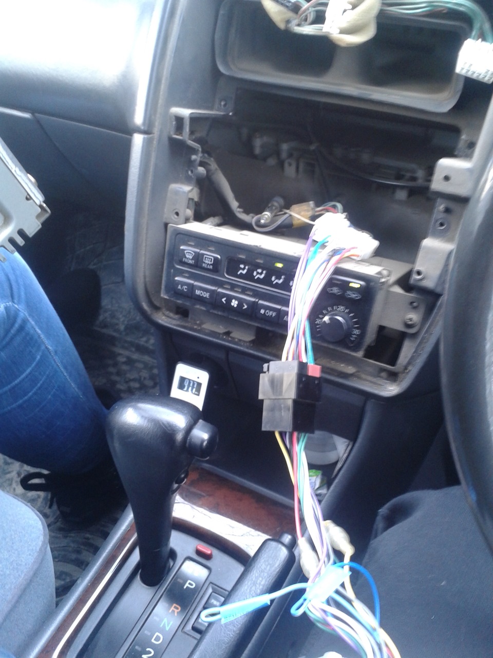 замена магнитолы, салонный фильтр и вопросы о колонках в дверях ...