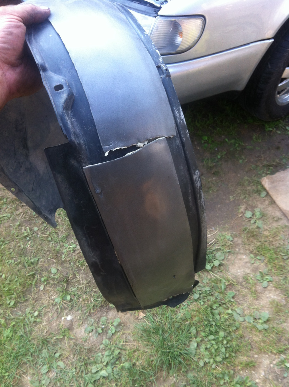 Шумка пластиковых подкрылков — Audi A6 (C4), 2,5 л, 1995 года | своими ...