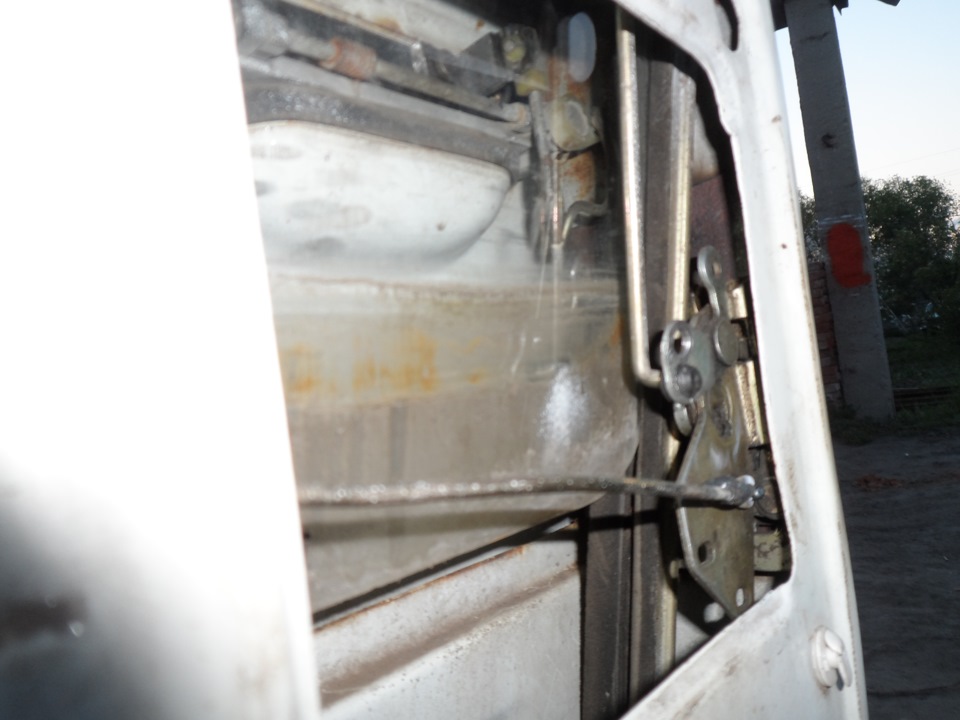 Замки на ниву от девятки своими руками. 2f29112s 960. Замки на ниву от девятки своими руками фото. Замки на ниву от девятки своими руками-2f29112s 960. картинка Замки на ниву от девятки своими руками. картинка 2f29112s 960. От установки бесшумных замков меня останавливало только то, что за 28 прожитых лет я так и не подружился со сваркой, ну и пожалуй гипотетическая необходимость изуродовать среднюю стойку "технологическим отверстием".