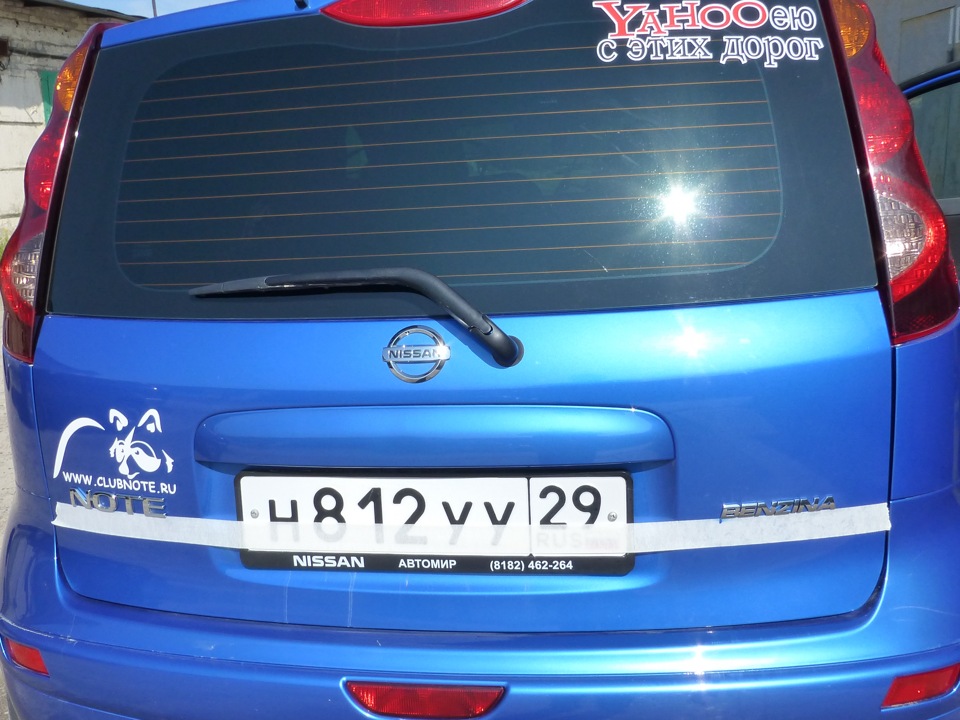 Ниссан енот е. Ниссан енот 2006г. Енот на Nissan Note. Ниссан енот е- Power. Шильдик Ниссан ноут.