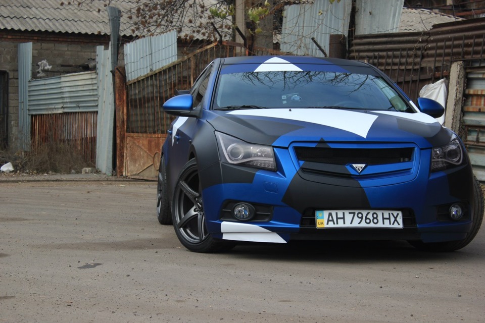 Chevrolet Cruze Blue Carbon Fiber detailing