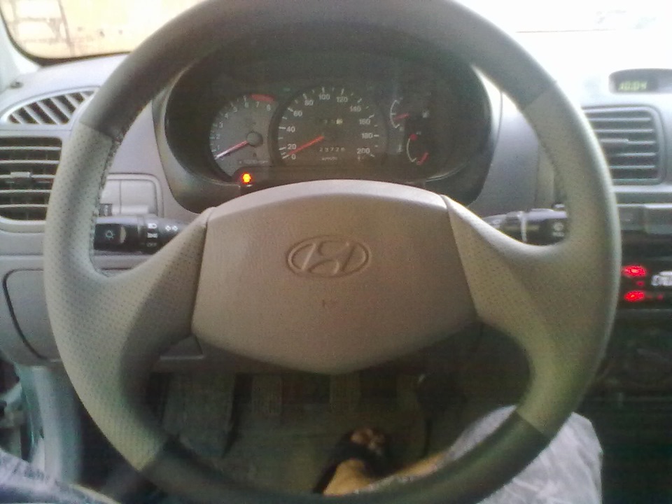 Обтянул кожей рулевое колесо — Hyundai Accent (2G), 1,5 л, 2006 года ...