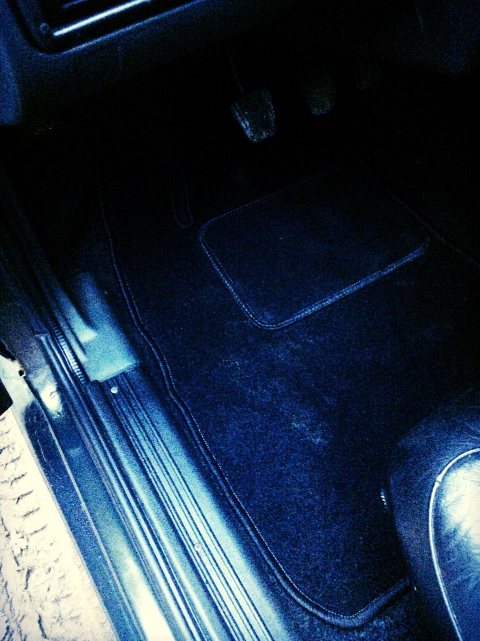 Новые текстильные ковры — Lada 2113, 1,5 л, 2006 года | аксессуары | DRIVE2