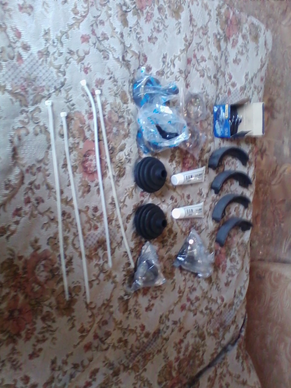 Поменял "Гранаты 2 шт, шаровые опоры 2 шт, передние тормозные колодки ...