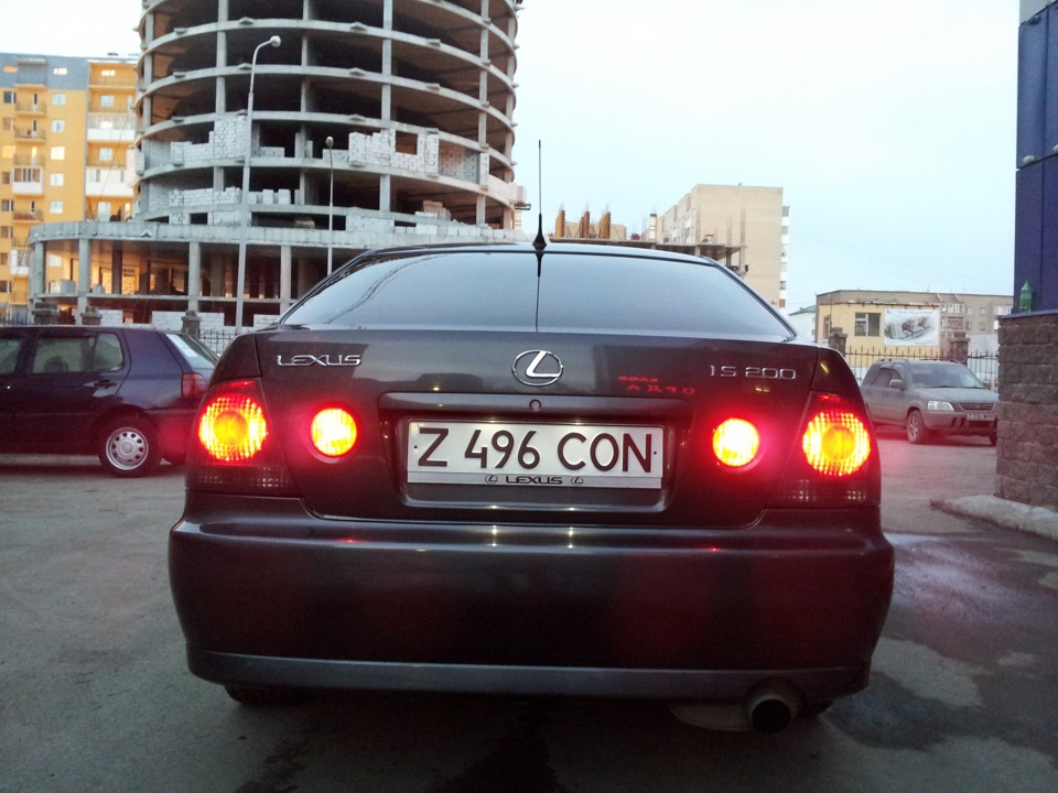 На этой фотке, напрашивается спортивный выхлоп) — Lexus IS I