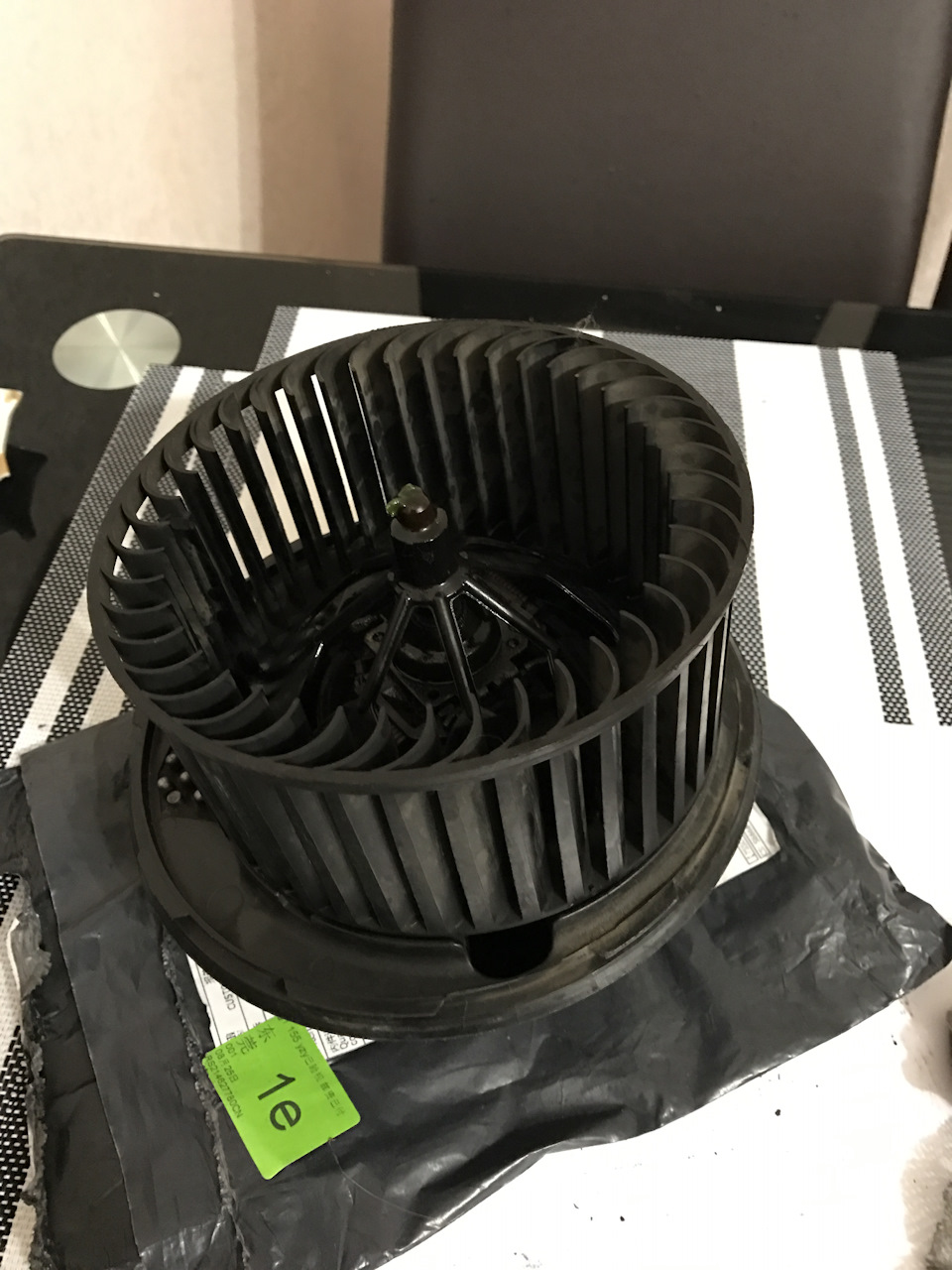 Чистка моторчика печки — Volkswagen Passat B6, 1,6 л, 2007 года ...