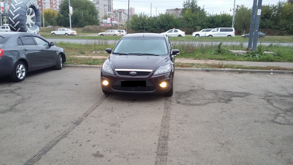 Желтые лампы в противотуманки — Ford Focus II Hatchback, 1,6 л., 2009 ...