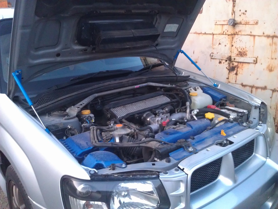 Если колхозить то в одной цветовой гамме. Упоры капота. — Subaru ...