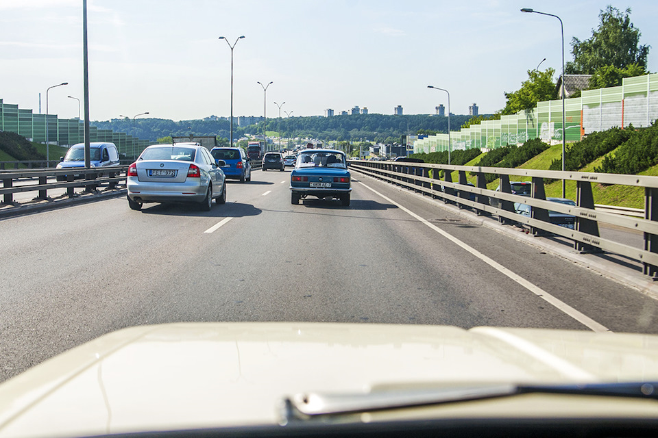 На кольцевой Вильнюса — ИЖ Москвич 412