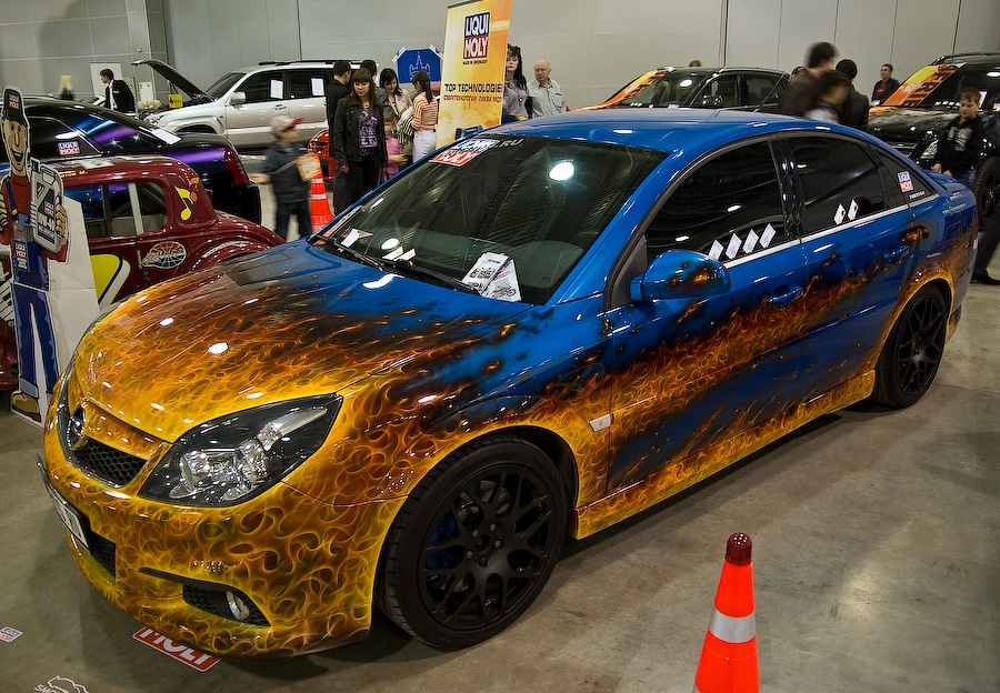 Tuning show 2024. Тюнинг шоу. Мтш 2016 выставка топлесс. Тюнинг шоу в москве 2024. Ascura garage авто тюнинг шоу 2017 модель с красными волосами.