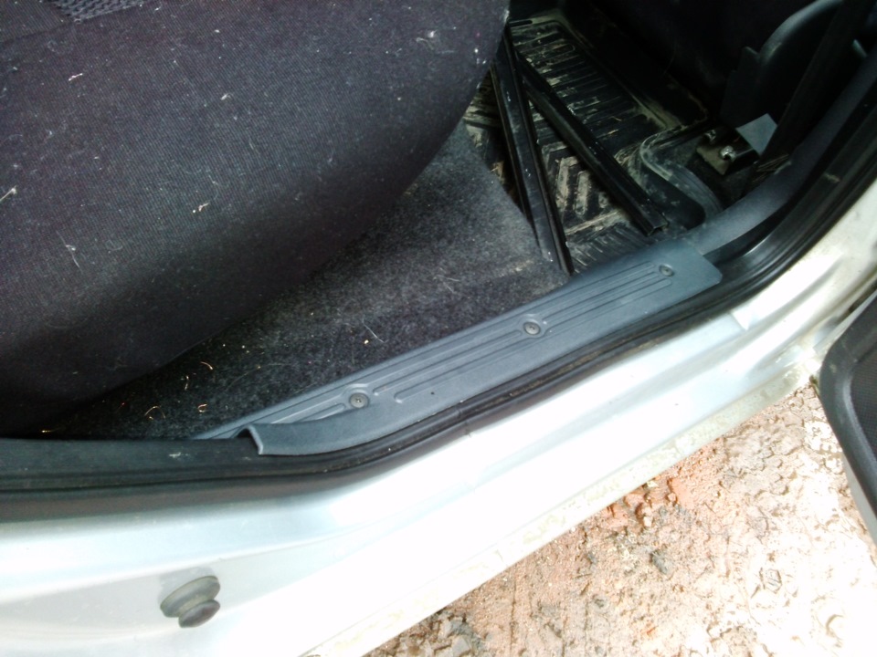 Прикупил пороги — Lada Гранта, 1,6 л, 2012 года | аксессуары | DRIVE2