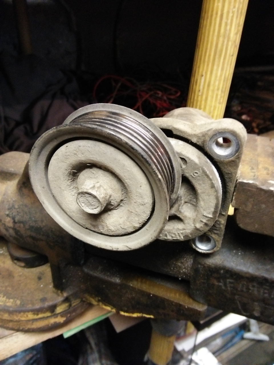 Замена подшипника в натяжном ролике — Mazda 6 (2G) GH, 2 л, 2008 года ...