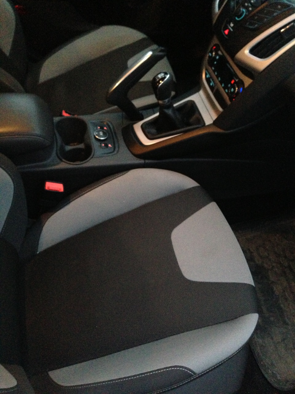 19.12.2013. В сидушке водителя вылез каркас. — Ford Focus Hatchback III ...