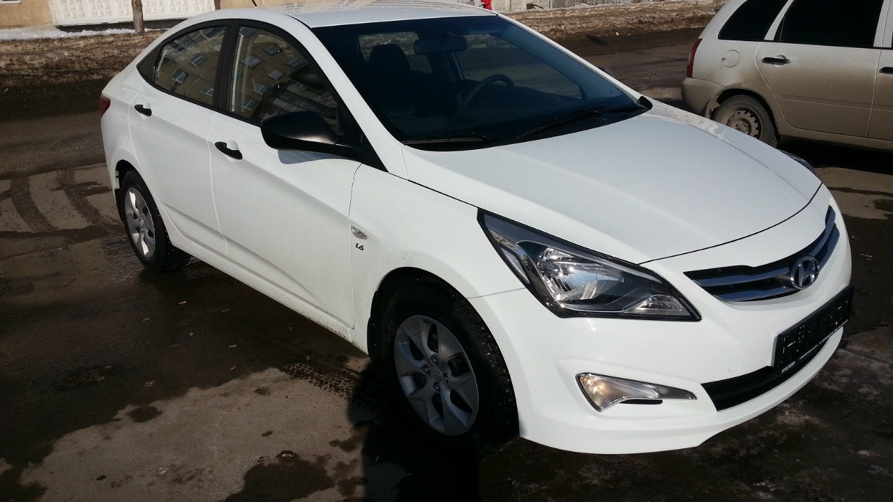 Hyundai Solaris 1.6 бензиновый 2015 | белый Джонни на DRIVE2