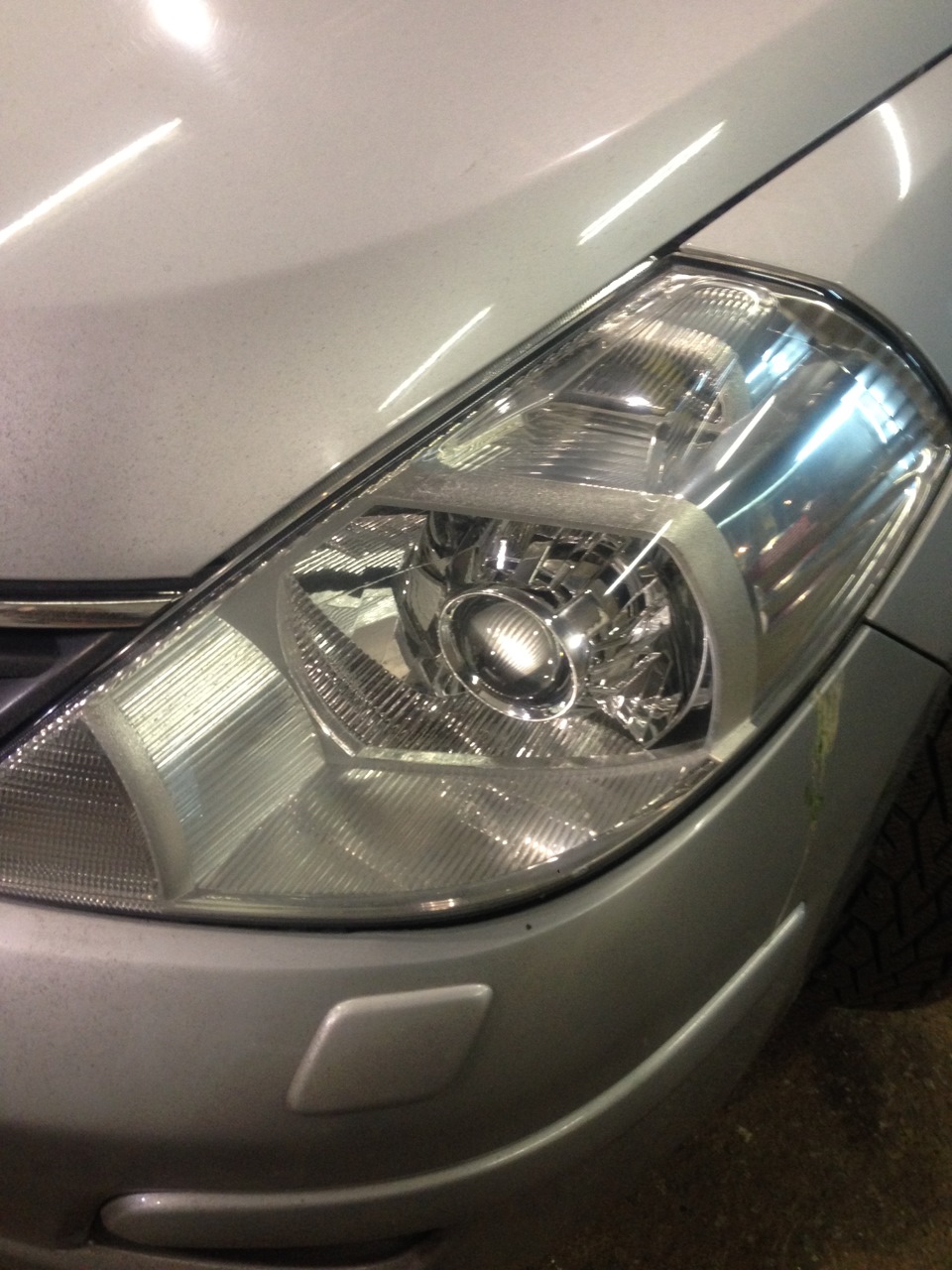 nissan tiida bi led линзы