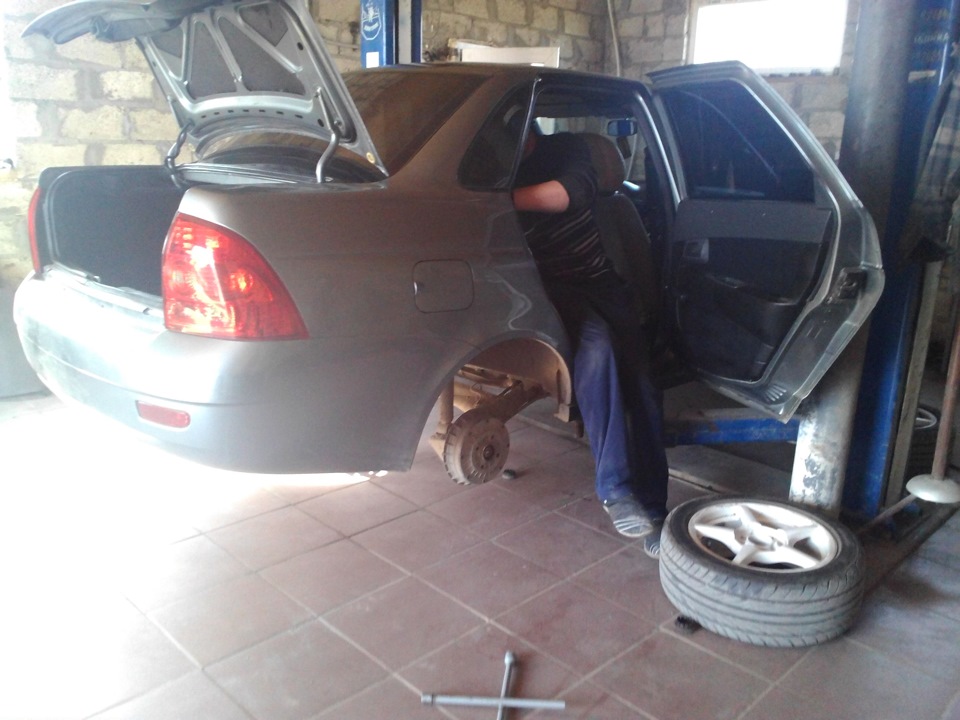 Занижение))))Мы теперь на посадке!))) — Lada Приора седан, 1,6 л, 2007 ...