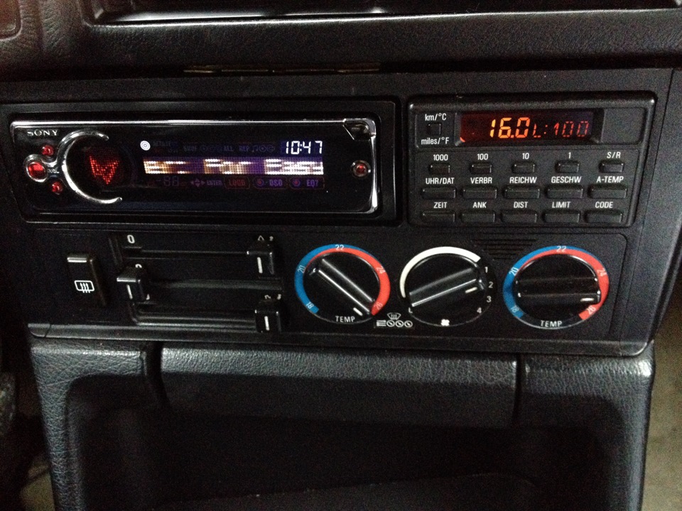 Photo from the logbook BMW 5 series (E34). Found on photo: Fortuna F1000