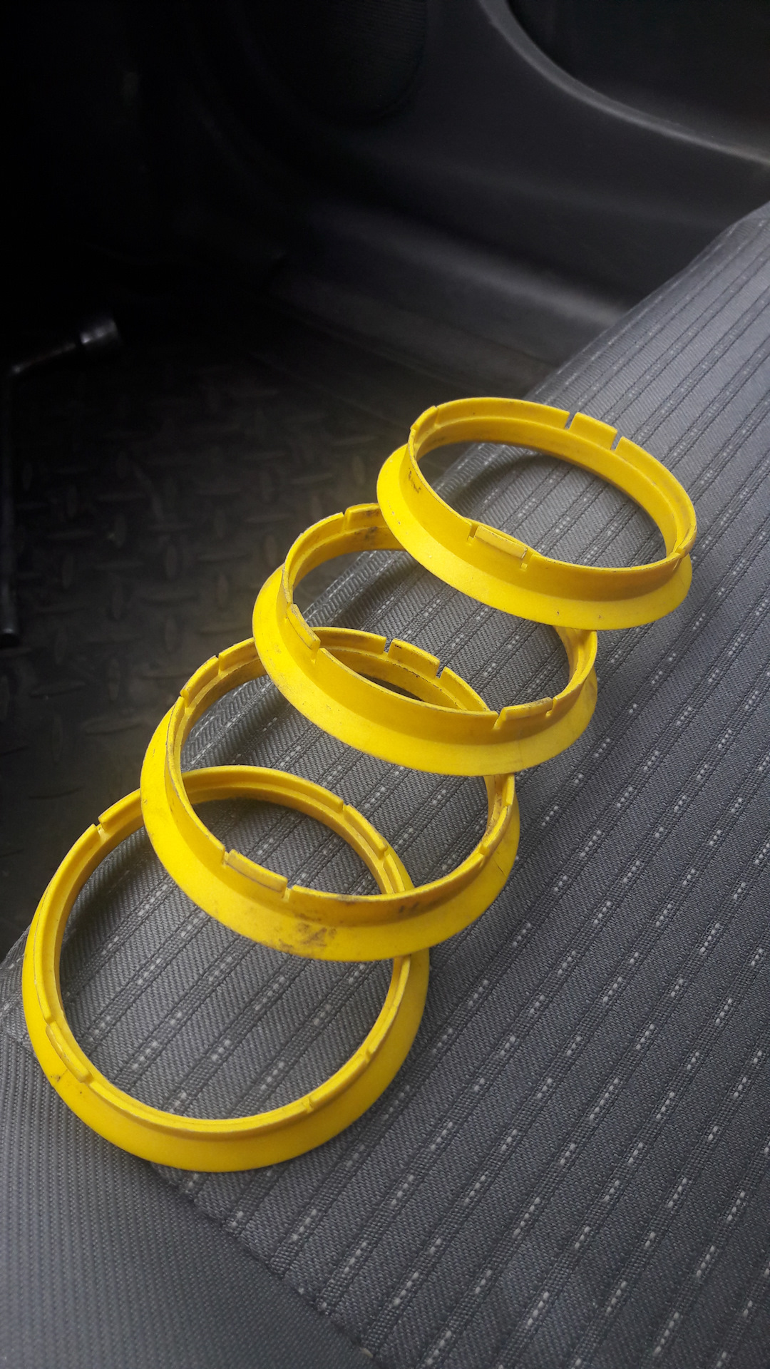 пластиковые проставки на колеса. проставка мебельная пластиковая цилиндрическая 10мм. 11). проставка пластиковая mercury. центровочные кольца для литых дисков на daewoo nexia r14?.