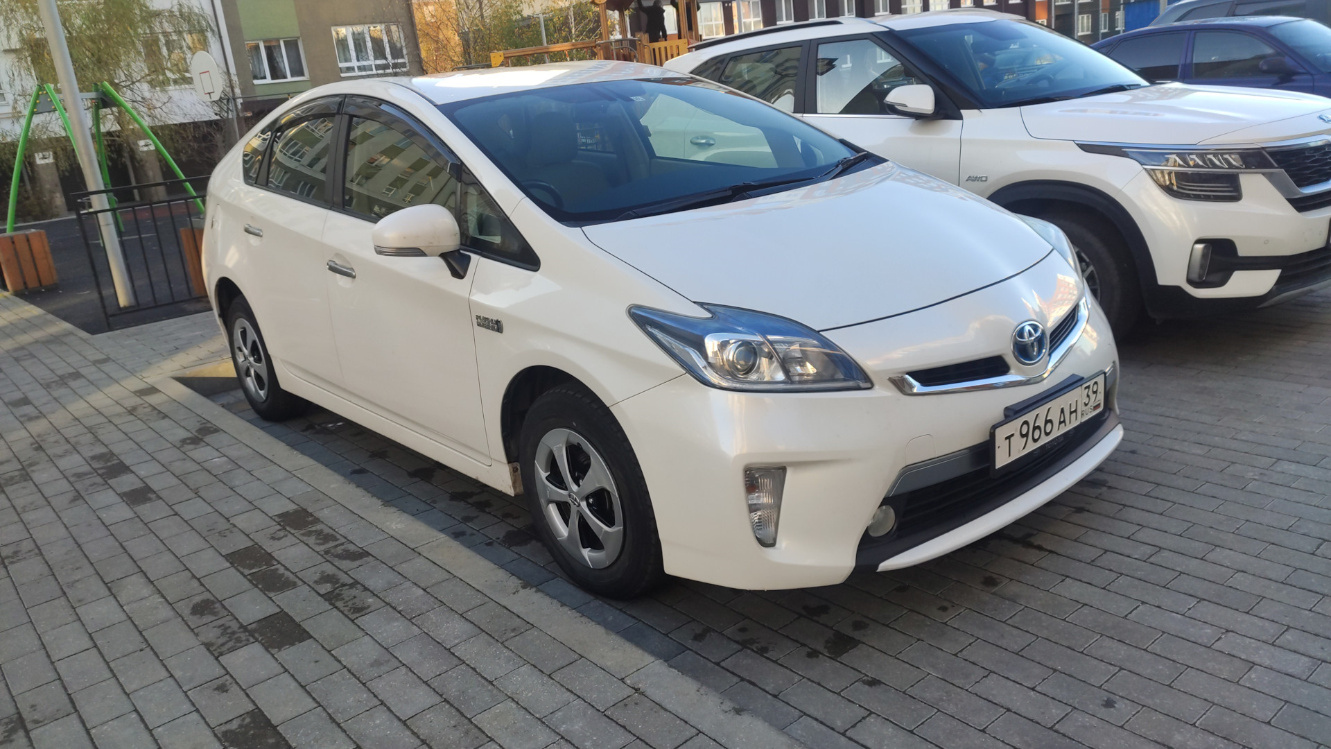 Toyota Prius Plug-in Hybrid (1G) 1.8 гибридный (Plug-in) 2012 | Батарейка  на DRIVE2