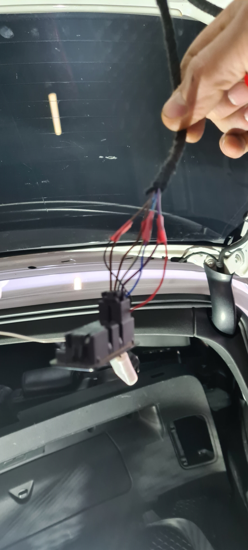 Закрытие багажника с кнопки — Audi Q7 (1G), 3 л., 2011 года | визит на ...