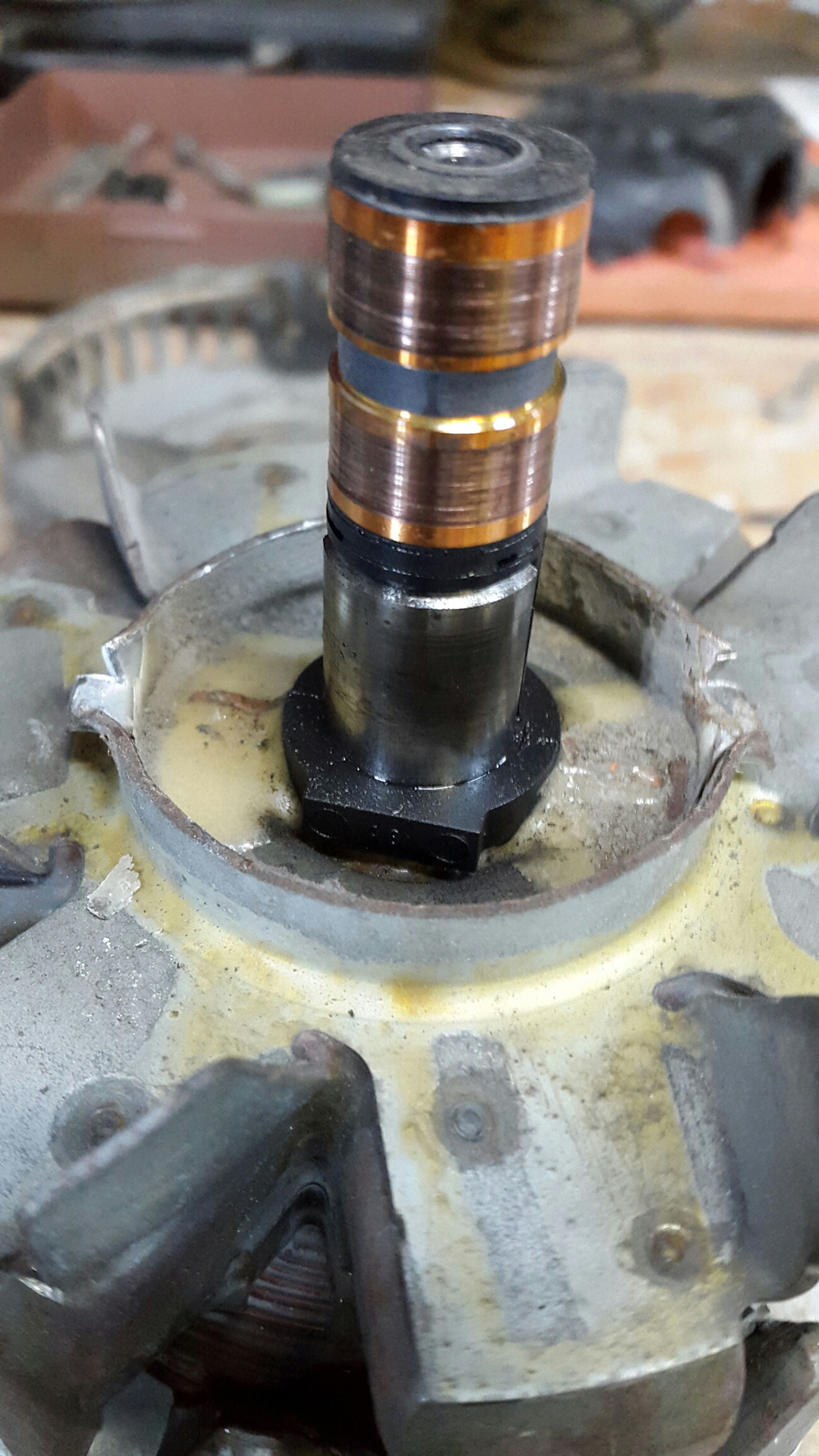 Замена подшипников, регулятора напряжения и шкива с обгонной муфтой в ...