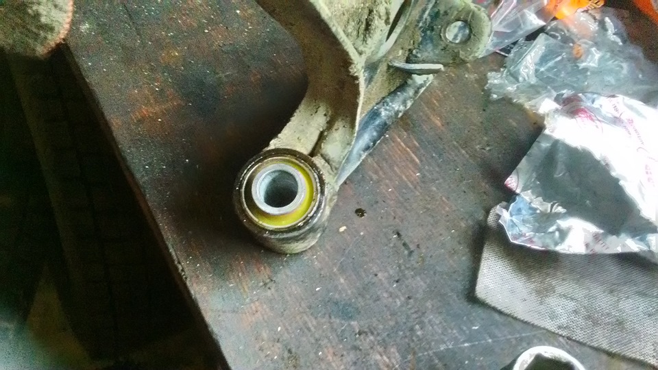 что лучше, полиуретан или резина? — Nissan Liberty, 2 л, 2001 года ...