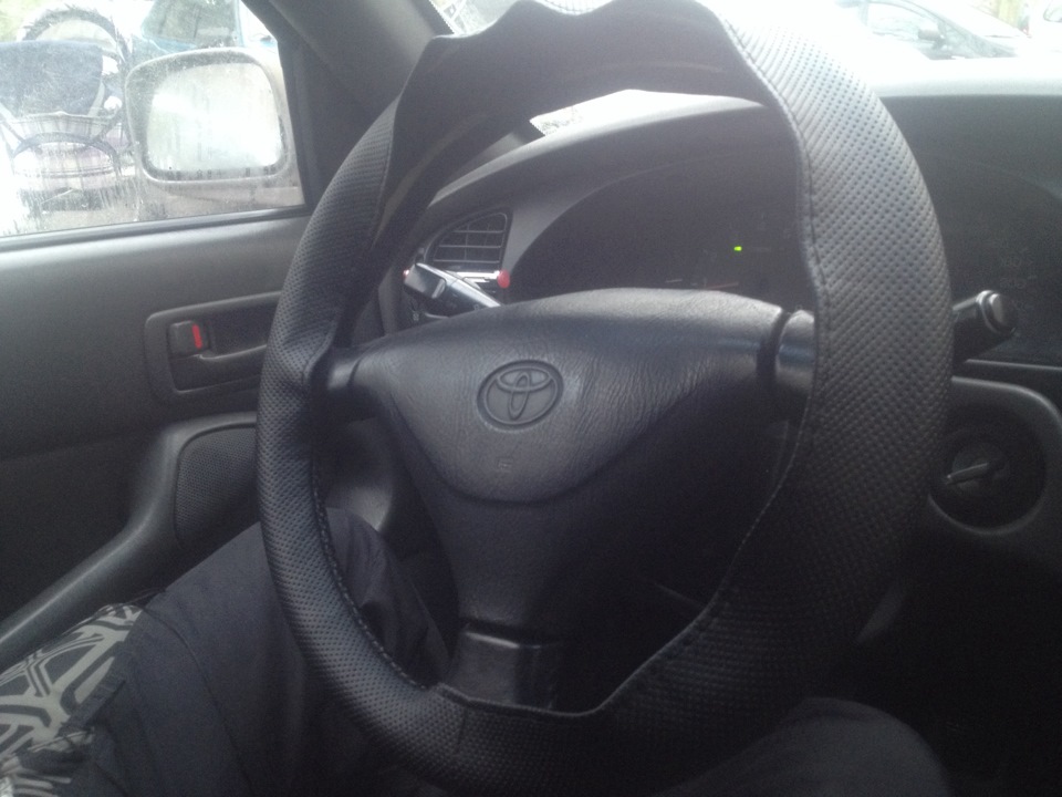 Оплетка на руль со шнуровкой) — Toyota Camry (XV10), 2,2 л, 1995 года ...