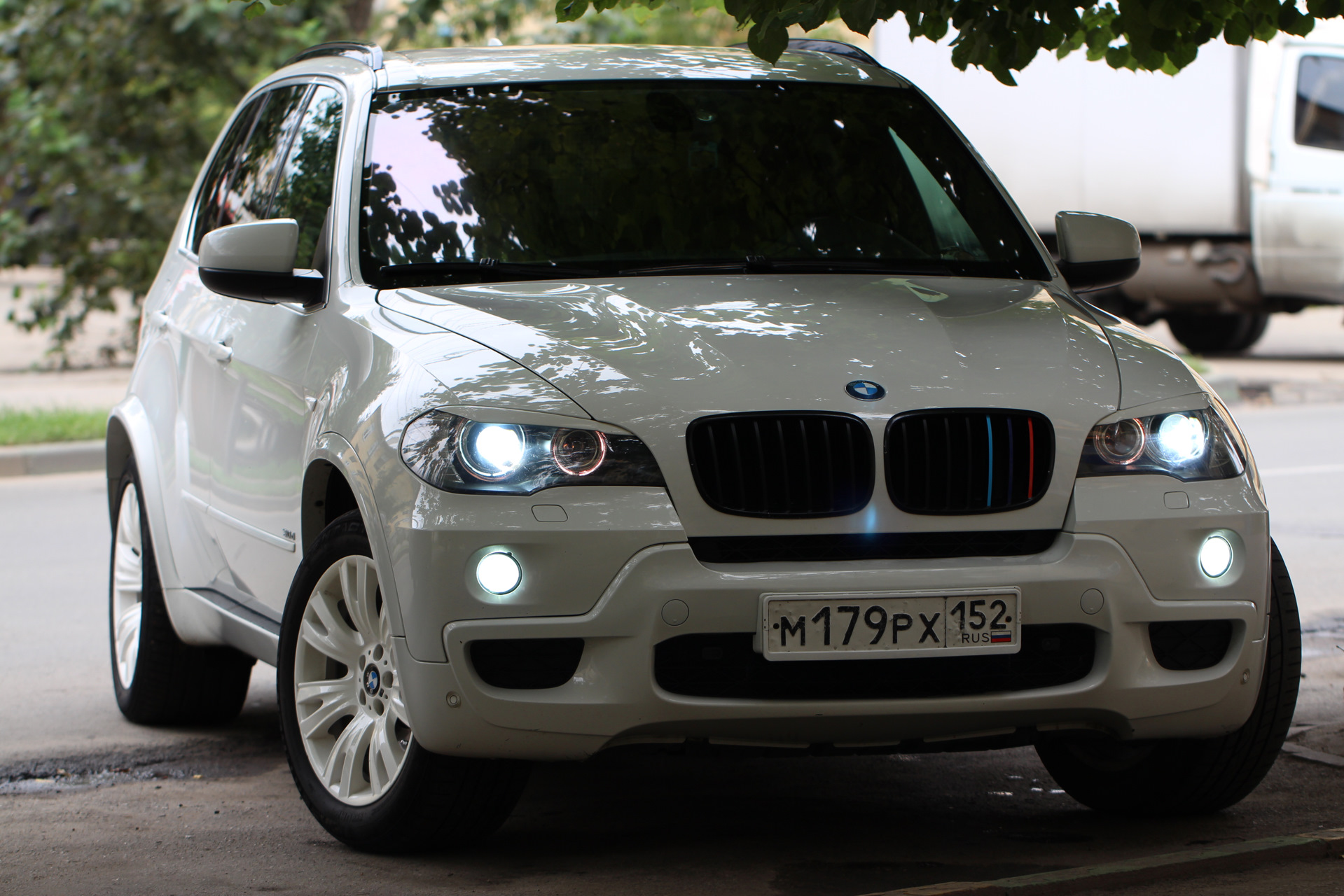 Bmw x5 70. BMW x5 e70 2008. BMW x5 II (e70). БМВ x5 e70 белый. БМВ х5 2008-2010.