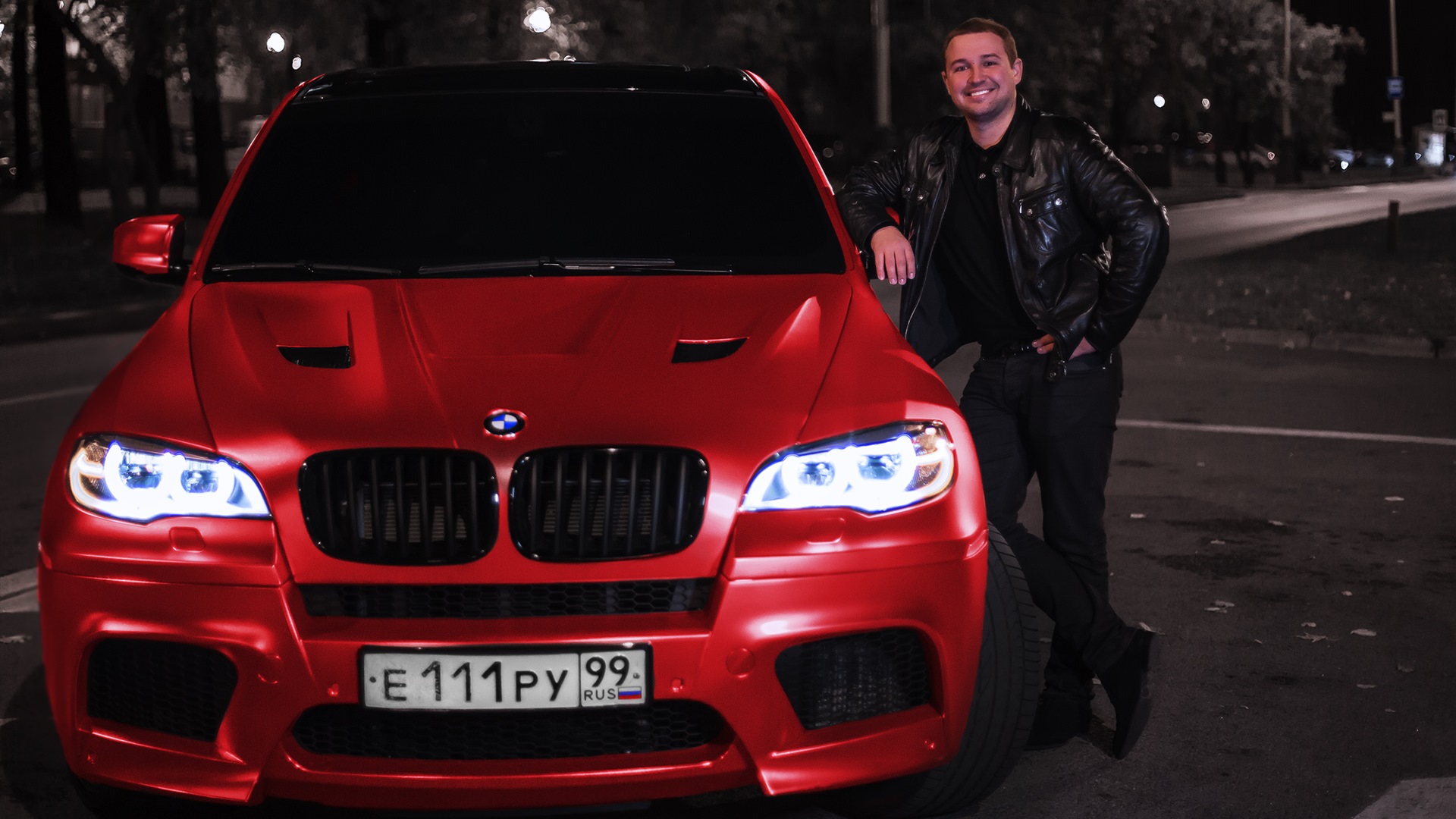 Мужчина 5 м. BMW x5m 444 777. BMW x5 красная. BMW x5m красный.