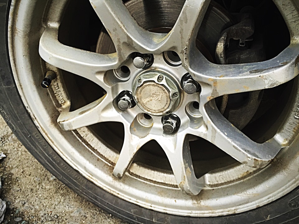 Новые гайки на шпильки. — Nissan Note (1G), 1,5 л, 2012 года ...