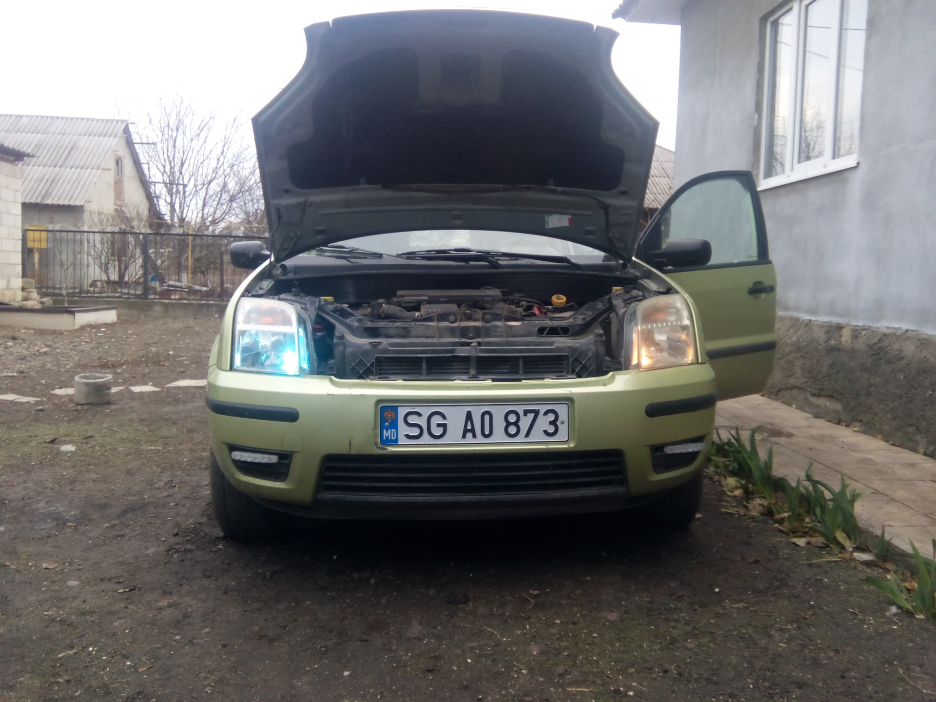 Китайские диоды в габариты — Ford Fusion, 1,4 л., 2005 года ...
