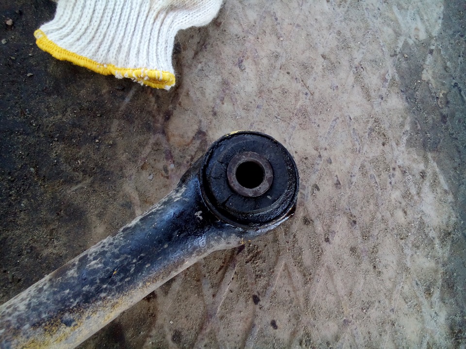 замена втулок на реактивных тягах. — Lada 21013, 1,3 л, 1987 года ...