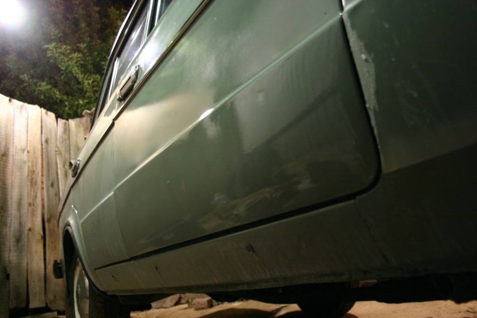 Подкраски низа передней пасажирской двери — Lada 21061, 1,5 л, 1989 ...
