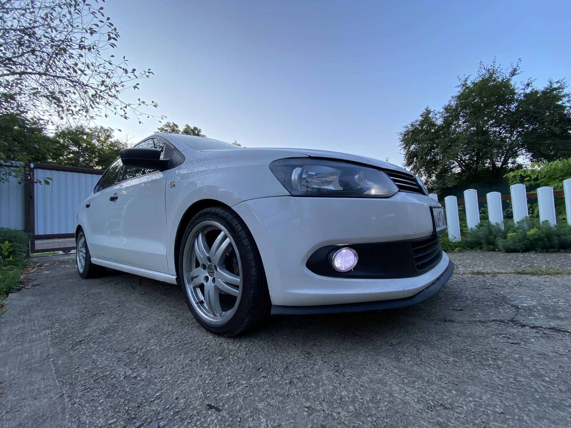 Губа на бампер — Volkswagen Polo Sedan, 1,6 л, 2012 года | аксессуары ...
