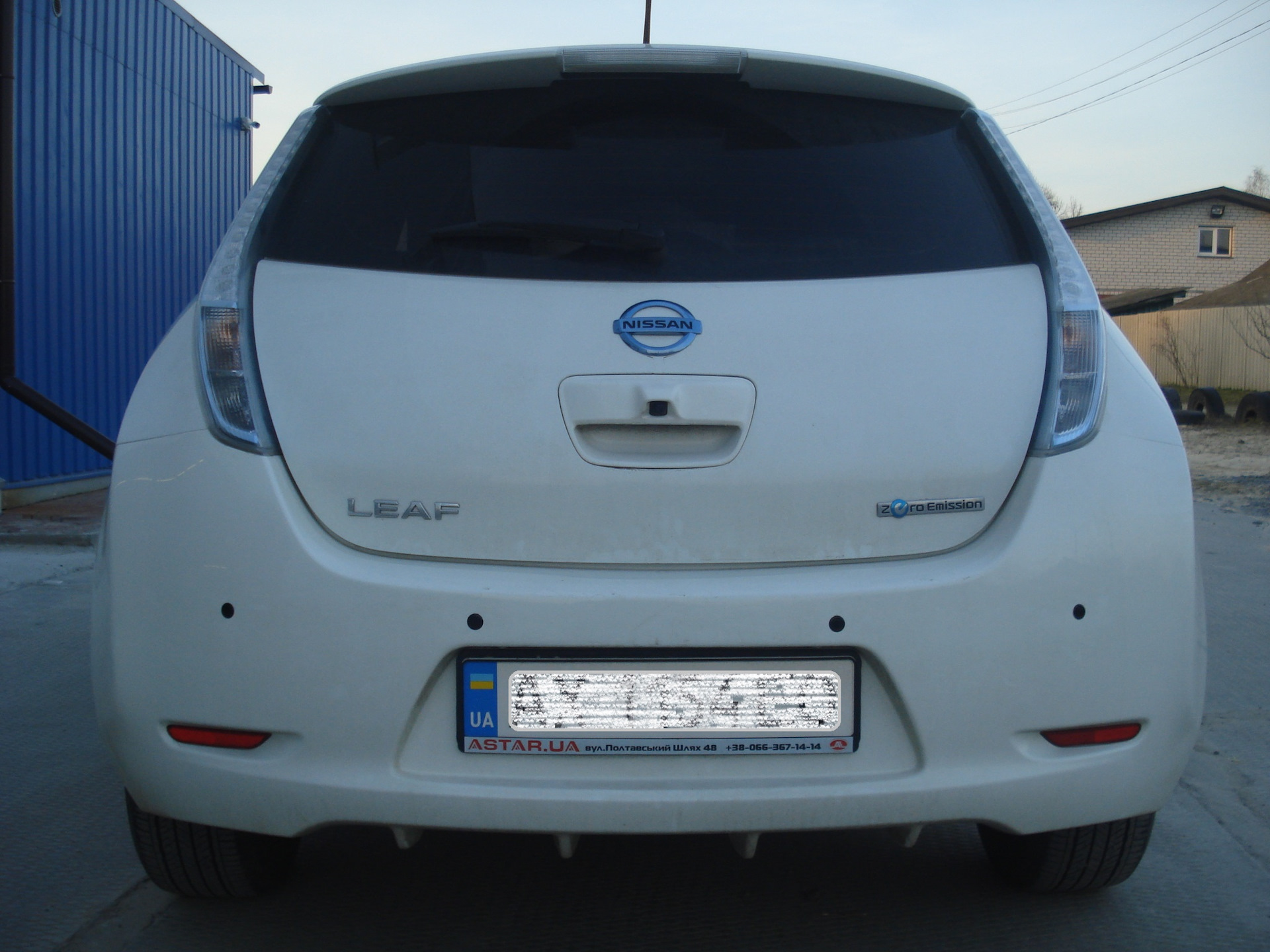 Nissan установка. Nissan Leaf парктроники. Парктроник Леаф. Ниссан лиф парктроник де стоить.