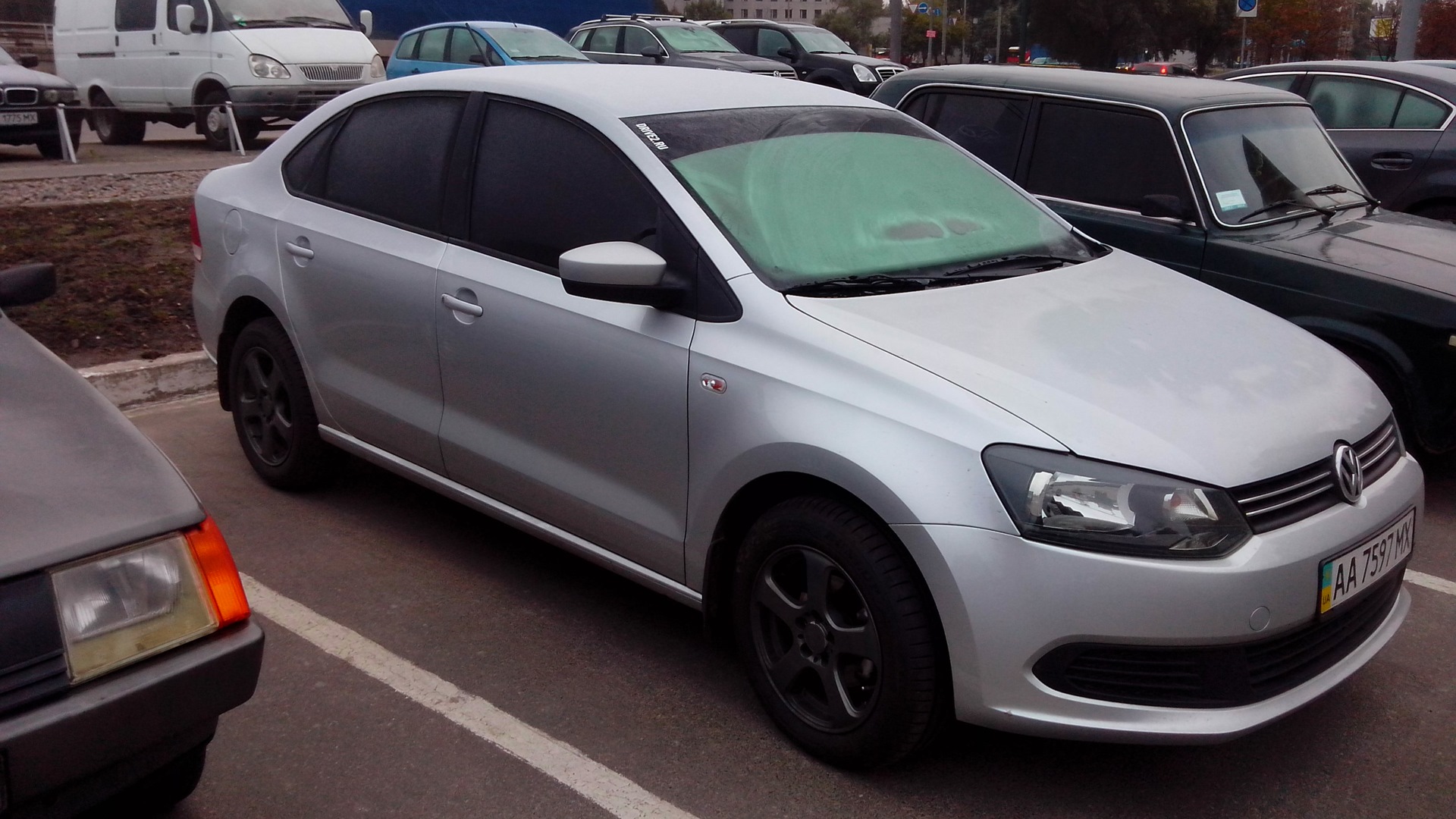 Volkswagen Polo Sedan 1.6 бензиновый 2013 | Уже не сток) на DRIVE2