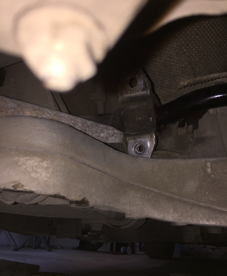 Замена втулок стабилизатора, без откручивания подрамника, рейки и стоек ...