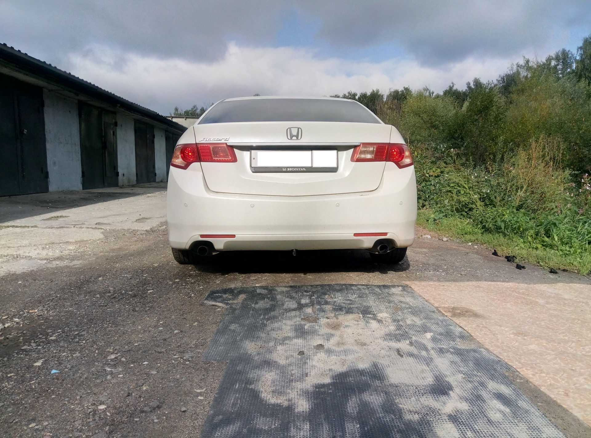 диффузор заднего бампера хонда аккорд 8. выхлоп аккорд 8. выхлоп аккорд 8. 4. 4 насадки на глушитель.