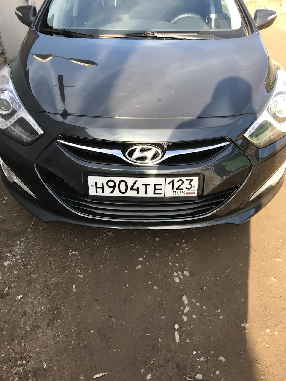 Немного тюнинга (заклеил решётку чёрной плёнкой) — Hyundai i40, 2 л, 2013  года | тюнинг | DRIVE2