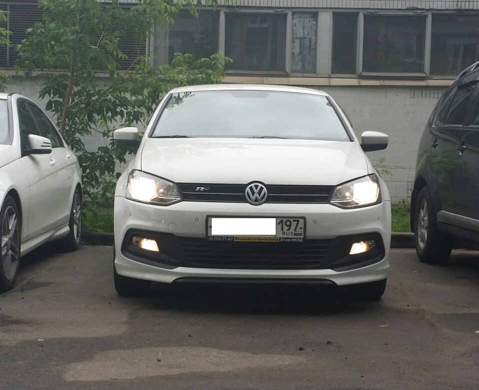 VW Polo sedan r line